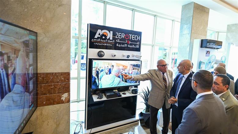 وزير التعليم يتفقد منتجات الهيئة العربية للتصنيع لدعم الوزارة وتطوير العملية التعليمية
