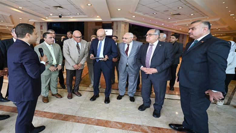 وزير التعليم يتفقد منتجات الهيئة العربية للتصنيع لدعم الوزارة وتطوير العملية التعليمية
