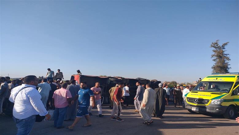 إصابة 28 شخصا في انقلاب أتوبيس بمركز الحسينية بالشرقية (صور)
