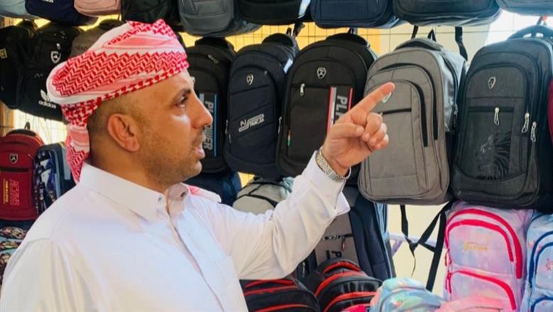 رئيس الغرفة التجارية بمطروح خلال متابعة معرض أهلا مدارس