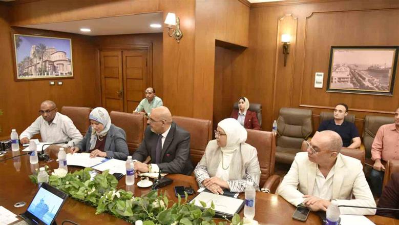 محافظ بورسعيد يترأس المجلس الاقليمي للصحة