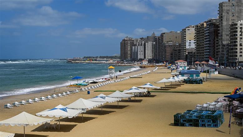 خوفا من غدر الأمواج.. استمرار غلق شواطئ الإسكندرية وقرار جديد خلال دقائق