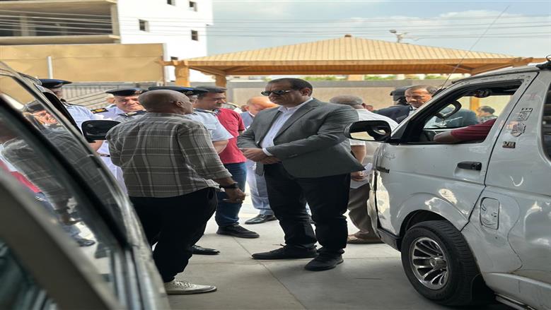 مدير أمن الفيوم يحذر السائقين بشأن تعريفة الركوب.. جولة مفاجئة بأول أيام الدراسة
