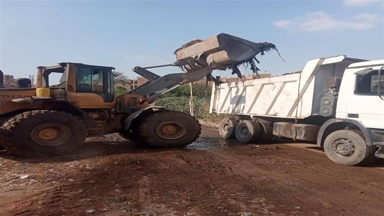 رفع 940 طن مخلفات هدم وبناء في منطقة الكونيسة بالجيزة