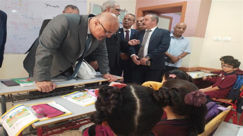 جولة محافظ القليوبية علي المدارس