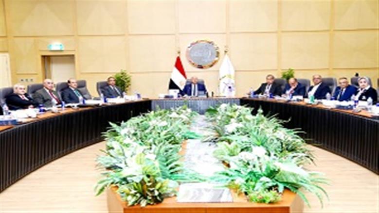وزير النقل: تنفيذ مشروعات طرق وكباري بقيمة 11.5 مليار جنيه 