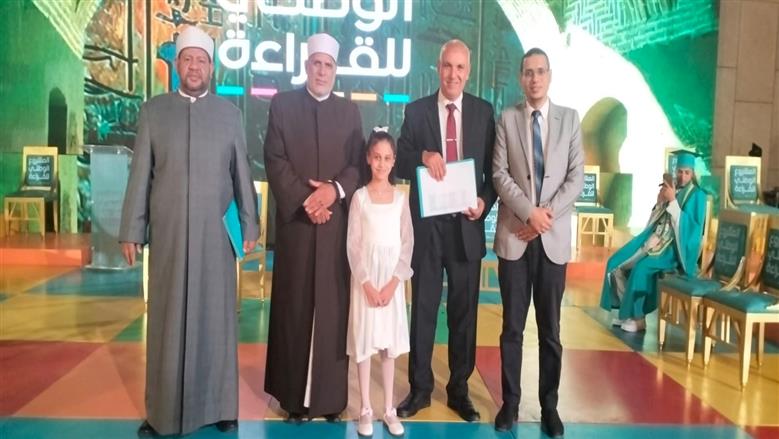 الطالبة عائشة