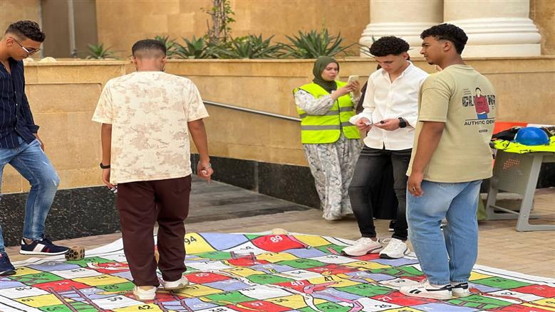 لعب «المهندسين».. الطلاب في أول يوم بـ«لبس المواقع»: عِشنا اللحظة