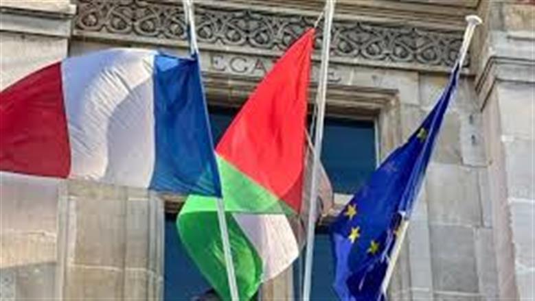 رفع العلم الفلسطيني على واجهة مبنى بلدية سان دوني في فرنسا 