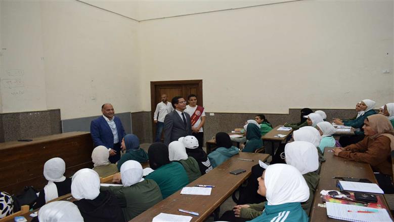 جولة رئيس جامعة بنها