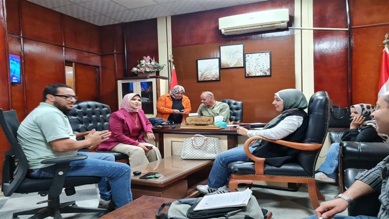 وكيل وزارة الصحة تناقش مشكلات المرضى