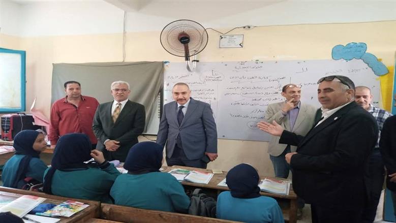 مدير «تعليم الإسماعيلية» يشدد على انضباط الدراسة وتفعيل الأنشطة الطلابية