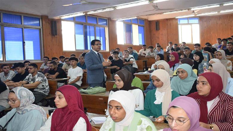 جولة رئيس جامعة بنها 