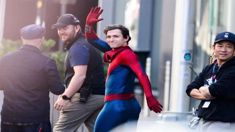 بعد إصابته بارتجاج في المخ.. متي يعود توم هولاند لاستئناف تصوير Spider-Man؟