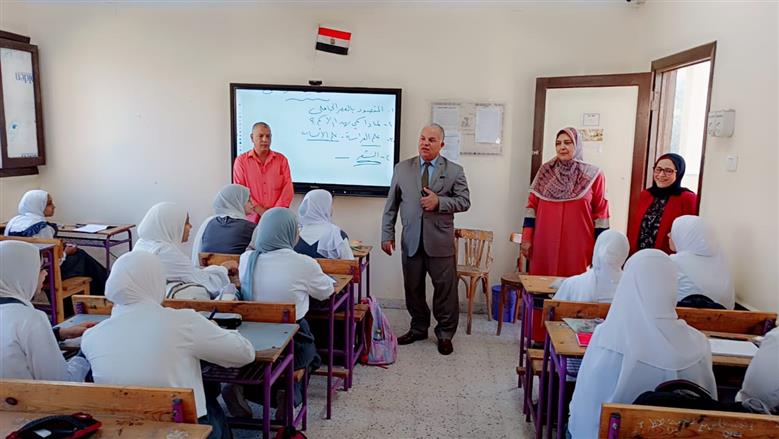 وكيل وزارة التربية والتعليم بالفيوم خلال حضور حصة