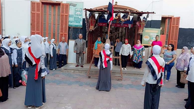 وكيل وزارة التربية والتعليم بالفيوم يحضر تحية العلم