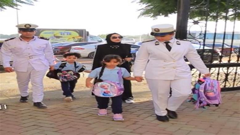 الداخلية تصطحب أبناء الشهداء إلى مدارسهم فى أول أيام العام الدراسى الجديد