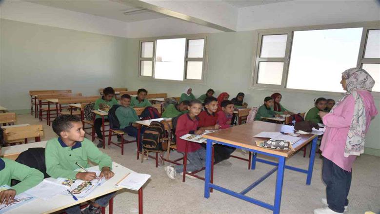 محافظ بورسعيد يتفقد مدرسة بسهل الطينة