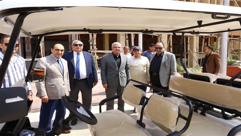 جامعة الزقازيق توفر سيارة