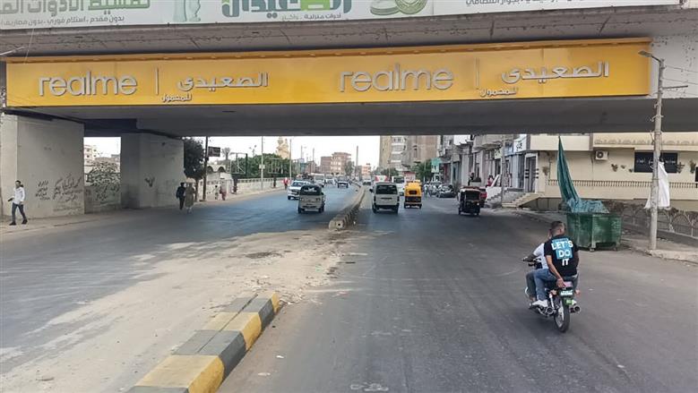 غلق الفتحات المرورية المخالفة بشارع الجيش بدسوق في كفر الشيخ