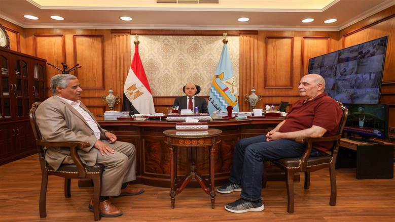 محافظ كفرالشيخ يناقش تطوير شبكات الكهرباء ودعم المشروعات الجارية