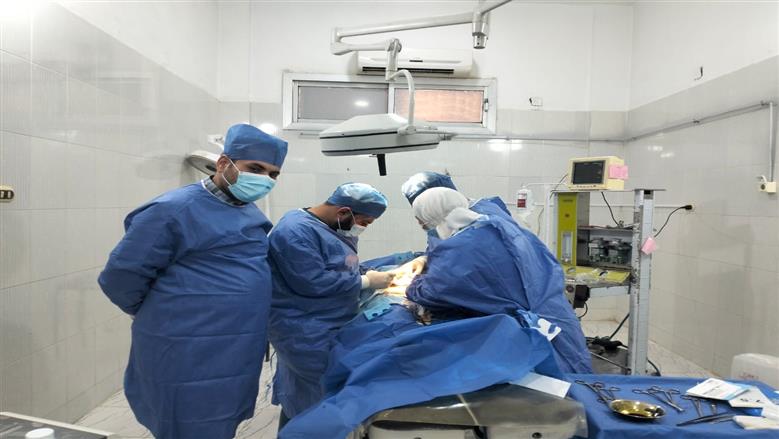 جراحة دقيقة.. فريق طبي بالشرقية ينقذ طفلا سقط من علو وأصيب بتمزق في الطحال