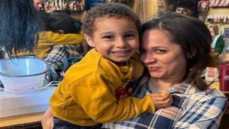 «يلا يا ماما عشان ترجعي جبنالك وردة».. رسالة صاصا المؤثرة لوالدته رحمة أحمد من داخل المستشفى