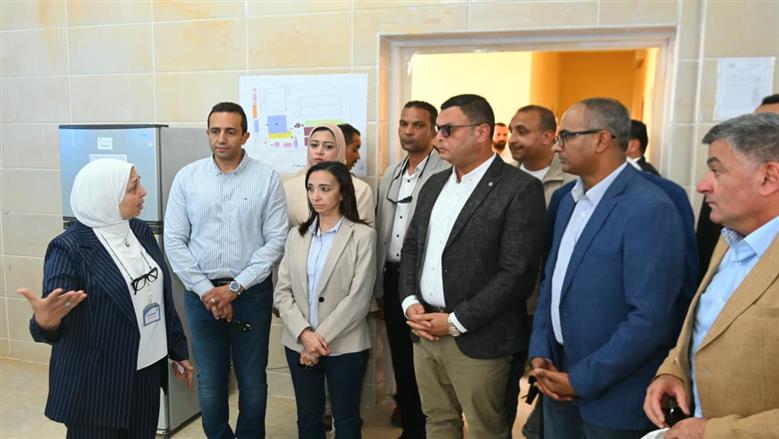 وزير الإسكان يفتتح محطة صرف