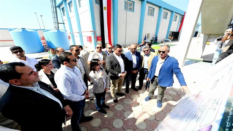 وزير الإسكان يفتتح محطة صرف