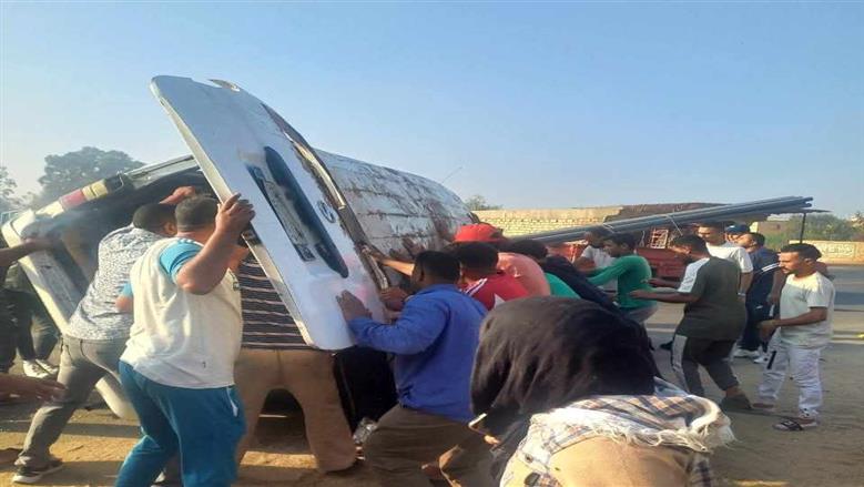 10 بنات و4 شباب.. أسماء 14 مصابا في حادث انقلاب ميكروباص عمال في المنوفية| عاجل 