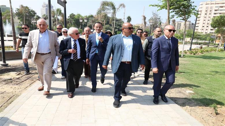وفد من مؤسسة «الأغا خان» يزور حديقة الأزبكية 