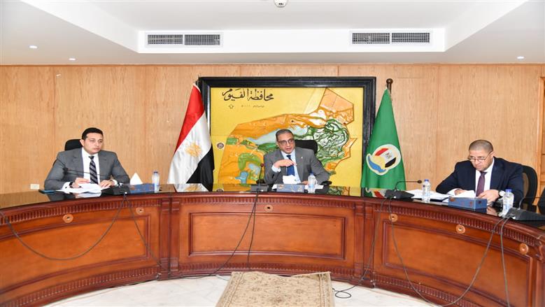 محافظ الفيوم يشدد على سرعة استرداد أراضي الدولة من غير الجادين 