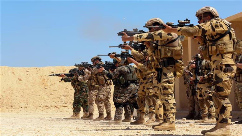 استمرت فعاليات التدريب المصري - الأمريكي المشترك النجم الساطع 2025 بمشاركة ( 44 ) دولة من الدول الشقيقة والصديقة والذى ينفذ بقاعدة محـمد نجيب العسكرية وعدد من القواعد البحرية والجوية حتى العاشر من سبتمبر الجاري.