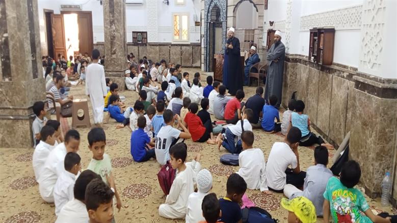 وكيل أوقاف مطروح خلال احتفالية مع الأطفال بذكرى ميلاد الرسول بمسجد عمرو بن العاص بمطروح