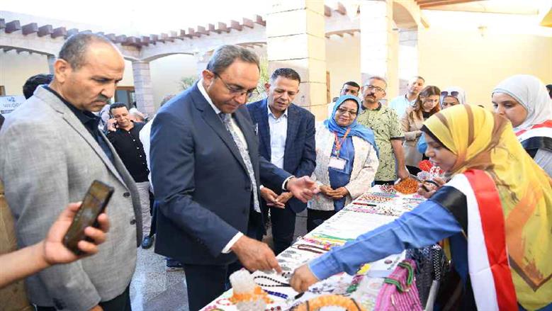 قنا تحتفل باليوم العالمي للسياحة 