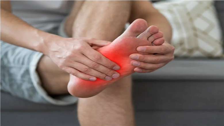 علامات في القدم تكشف عن أمراض قاتلة.. لا تتجاهلها