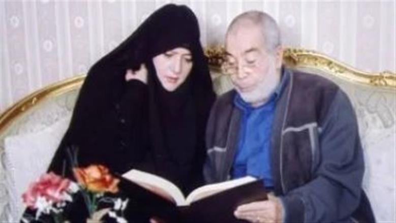مقاطع فيديو قديمة تحيي الشائعات.. القصة الكاملة للجدل حول جنسية شمس البارودي