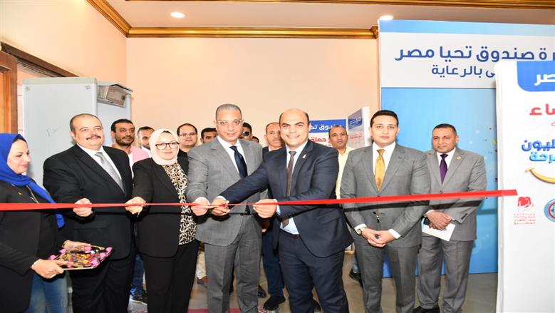 محافظ الفيوم يفتتح دكان الفرحة