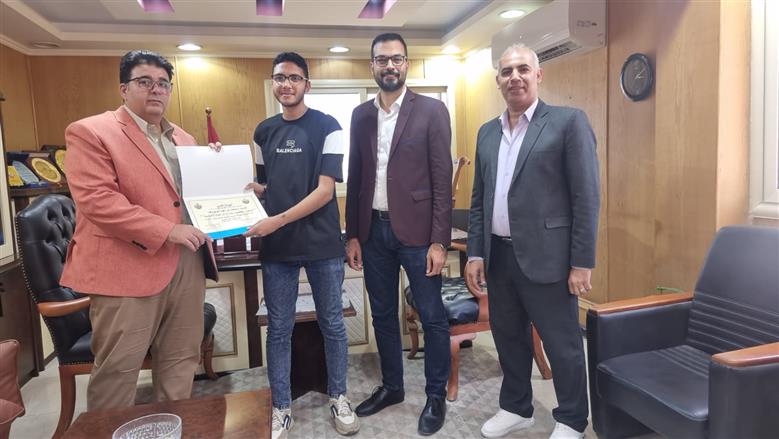 وكيل وزارة الصحة بمطروح يكرم العاملين المتميزين بمركز المعلومات