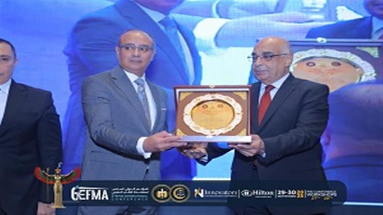 وزير العدل يكرم رؤساء مصلحة الطب الشرعي السابقين ويتسلم درع المؤتمر الدولي
