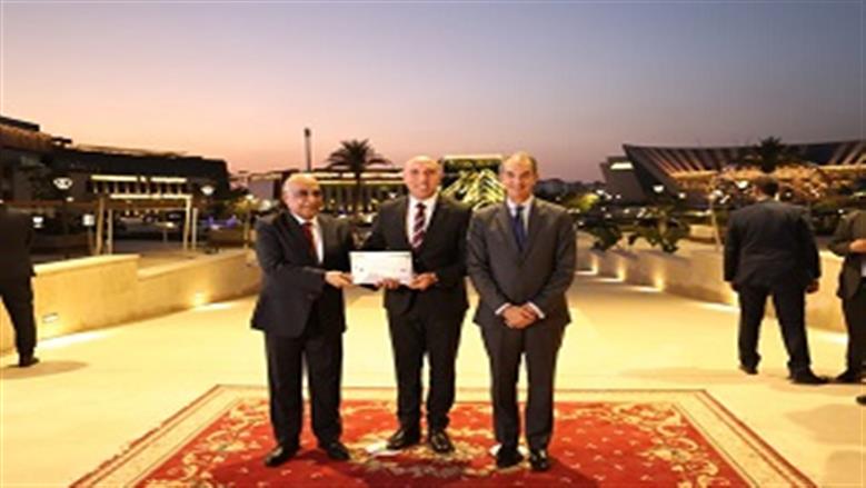 وزيري الاتصالات والعدل
