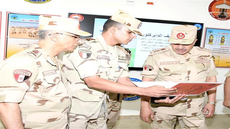 الفريق أحمد خليفة يتفقد المنظومة التعليمية بالمعاهد العسكرية التخصصية لضباط القوات المسلحة بالكيان العسكري