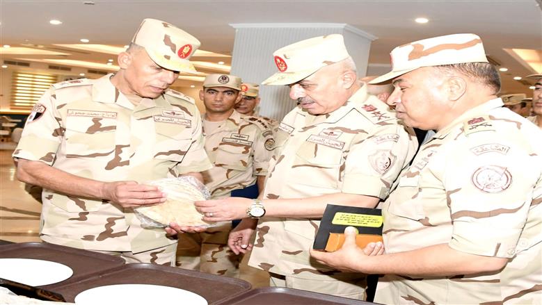 الفريق أحمد خليفة يتفقد المنظومة التعليمية بالمعاهد العسكرية التخصصية لضباط القوات المسلحة بالكيان العسكري