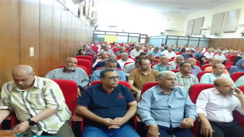 اجتماع محافظ أسيوط