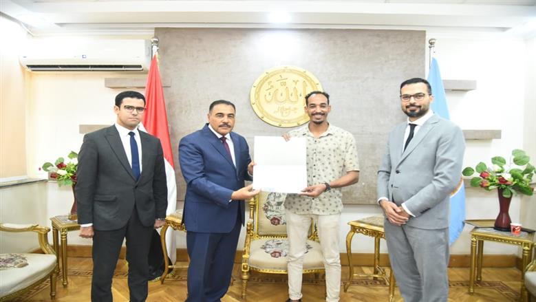 محافظ مطروح خلال تكريم الاطقم الطبية والتمريض بمحافظة مطروح العاملين بالمستشفيات لجهودهم في علاج مصابى حادث قطار الصبعة