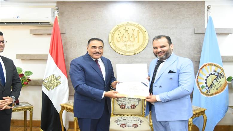 محافظ مطروح خلال تكريم الاطقم الطبية والتمريض بمحافظة مطروح العاملين بالمستشفيات لجهودهم في علاج مصابى حادث قطار الصبعة