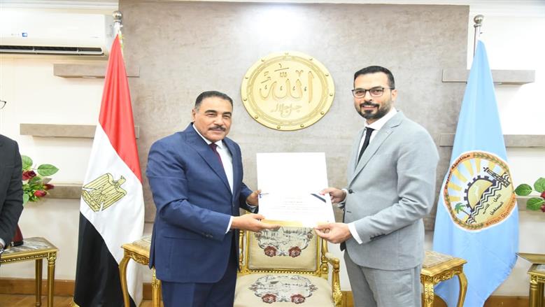 محافظ مطروح خلال تكريم الاطقم الطبية والتمريض بمحافظة مطروح العاملين بالمستشفيات لجهودهم في علاج مصابى حادث قطار الصبعة