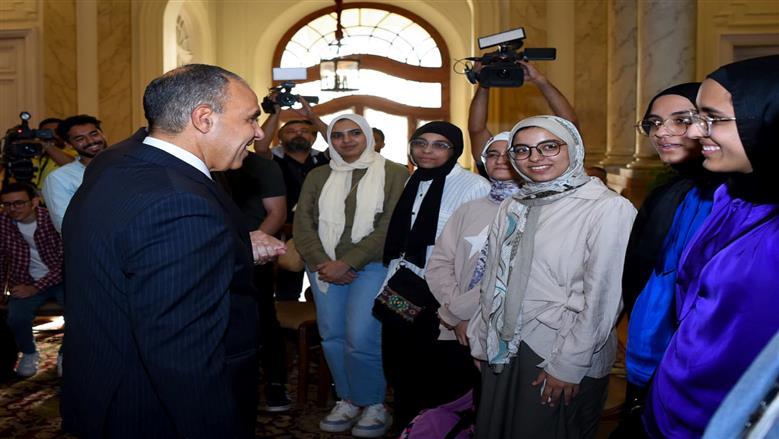 وزير الخارجية مع أوائل الثانوية العامة