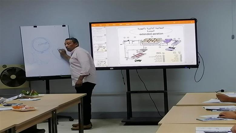 عقد دورة تدريبية للعاملين في شركة المياه بالفيوم