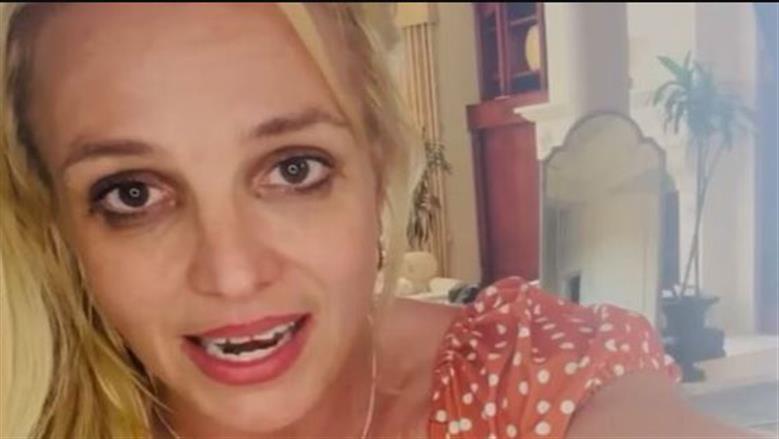 منزلها فوضوي مغطى بفضلات الكلاب.. بريتني سبيرز تثير قلق عائلتها